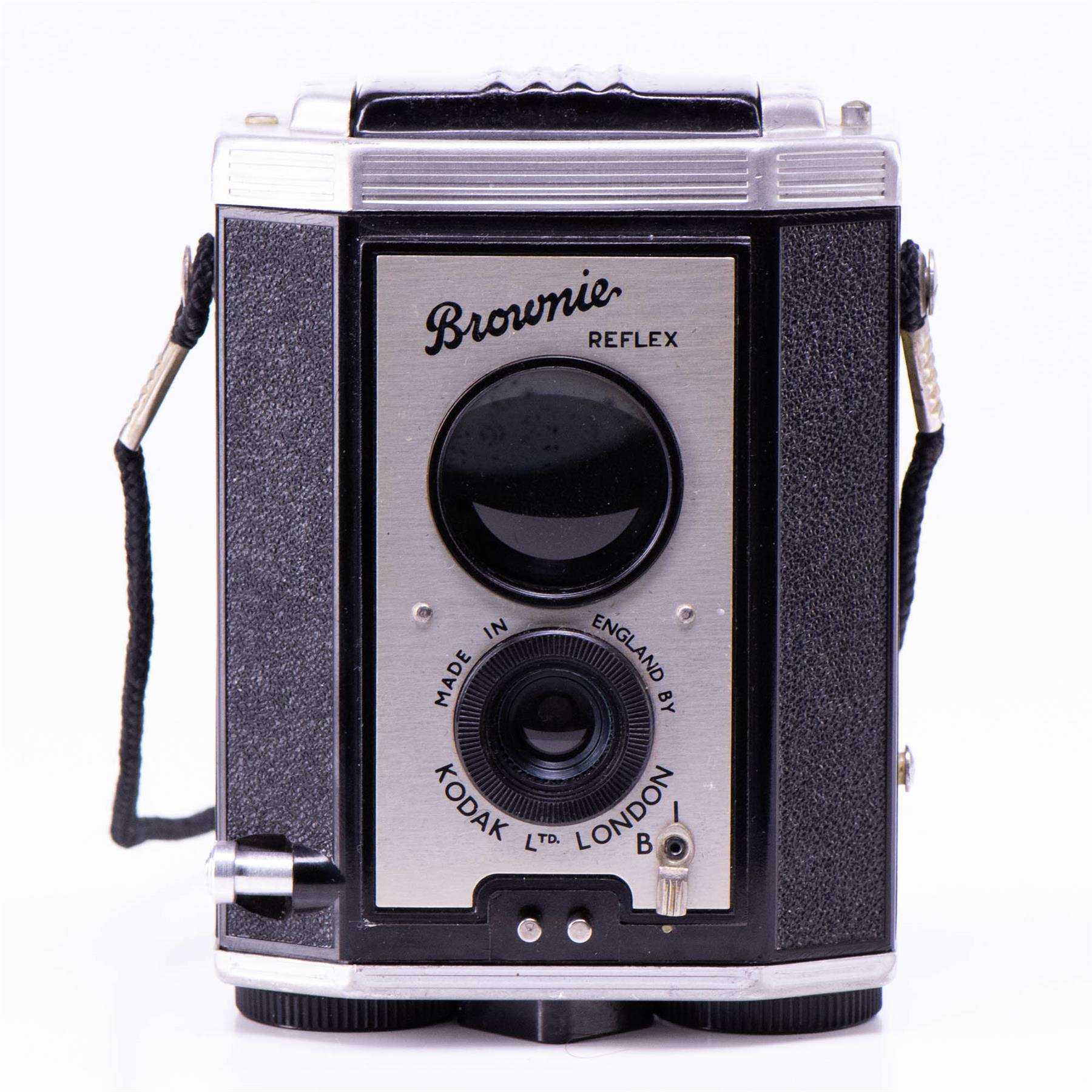 Brownie Reflex Synchro Model Camera | Black - White | England | 1946 - 1960