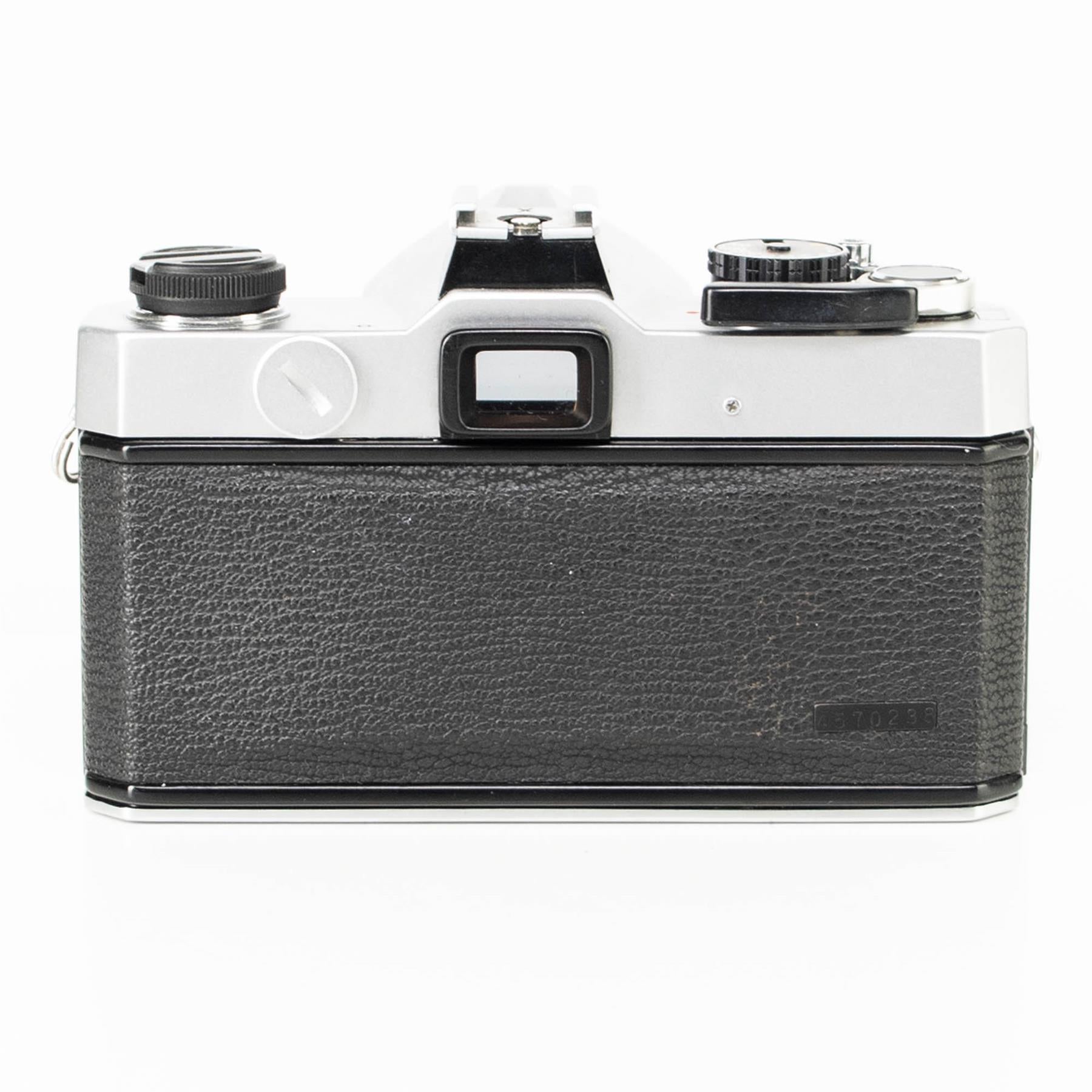 Fujica ST605N Camera | Fujinon 55mm f2.2 lens | White | Japan | M42 mount | 1976