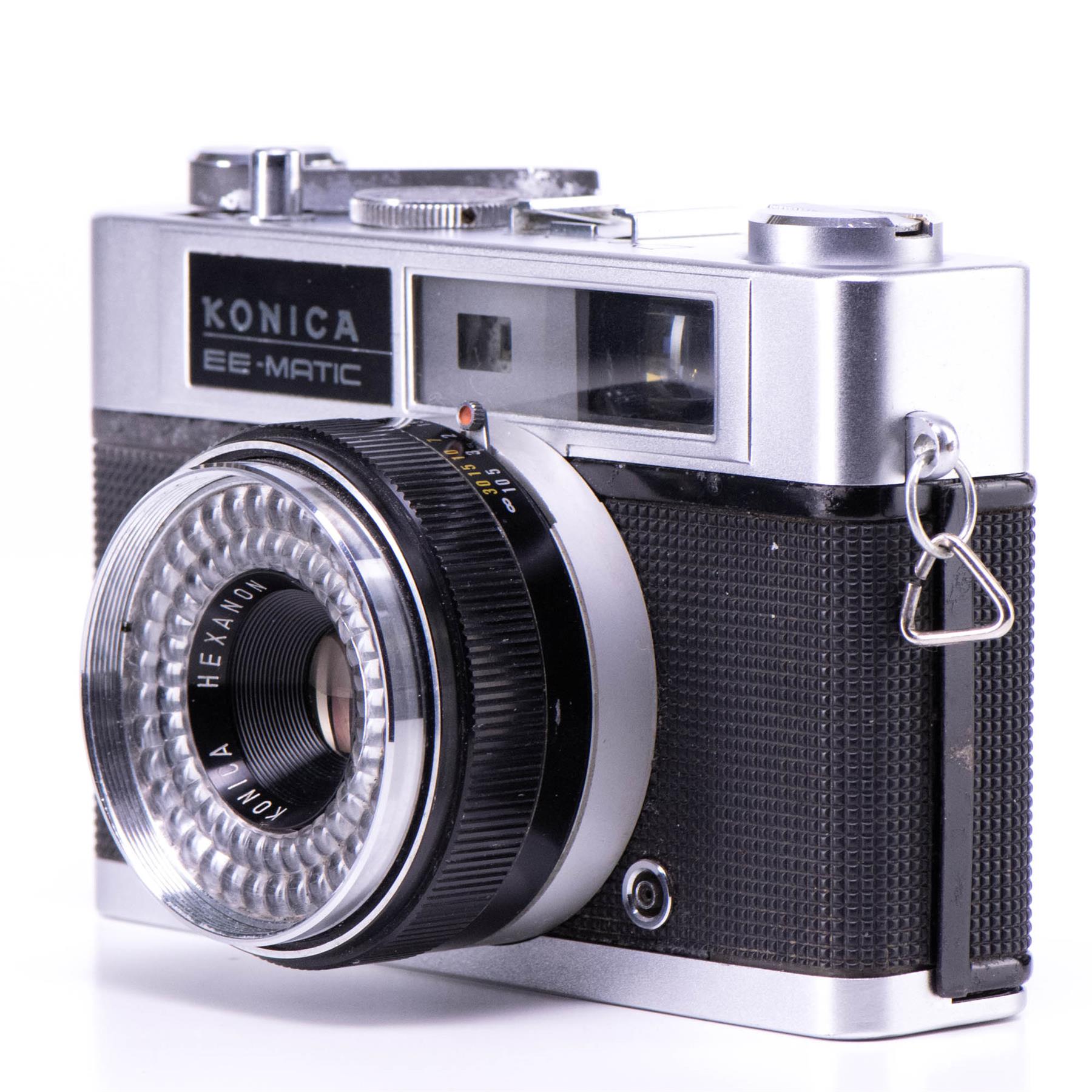 Konica EE-Matic Deluxe Camera |40mm f2.8 lens | White | Japan | 1963 Not working