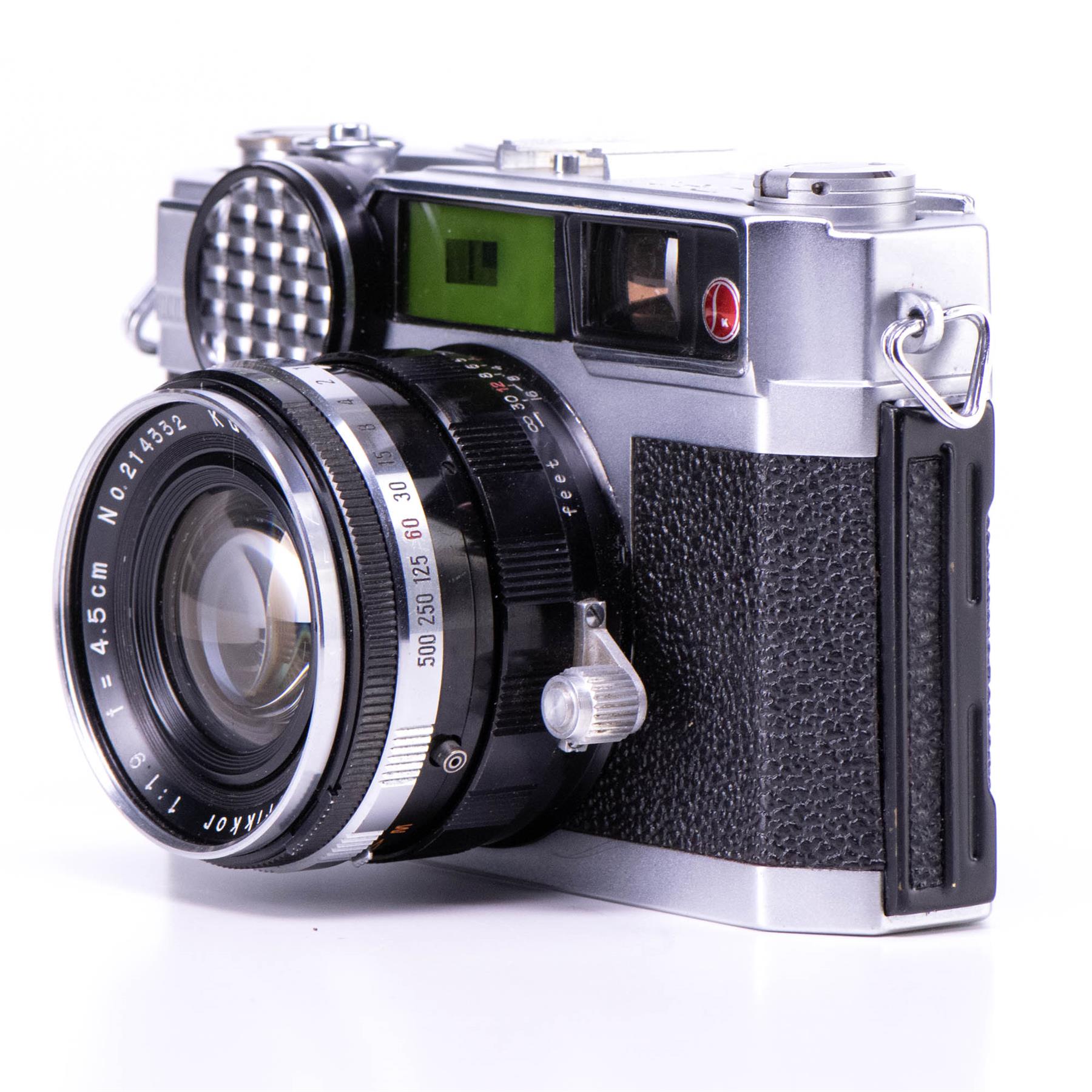 Petri E.Bn Camera | Orikkor 45mm f1.9 lens | White | Japan | 1960