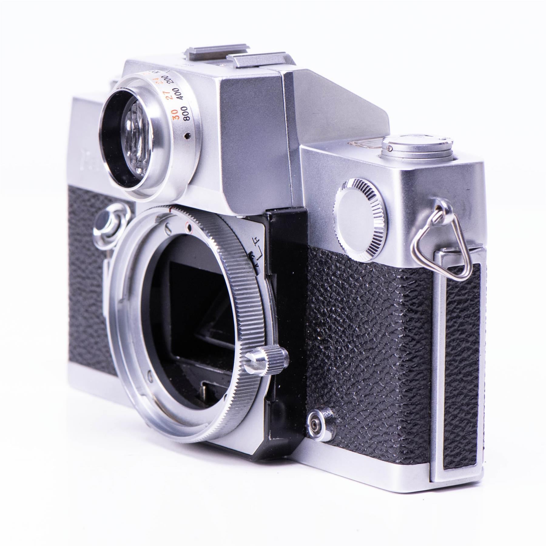 Petri Flex 7 Camera | 55mm f1.8 lens | Breech-lock mount | White | Japan | 1964