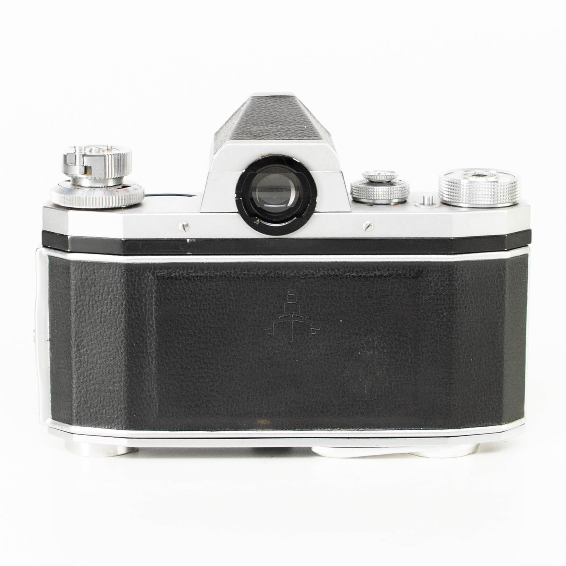 Praktica IV B Camera | Tessar 50mm f2.8 lens | M42 | White | G.D.R | 1961 - 1964