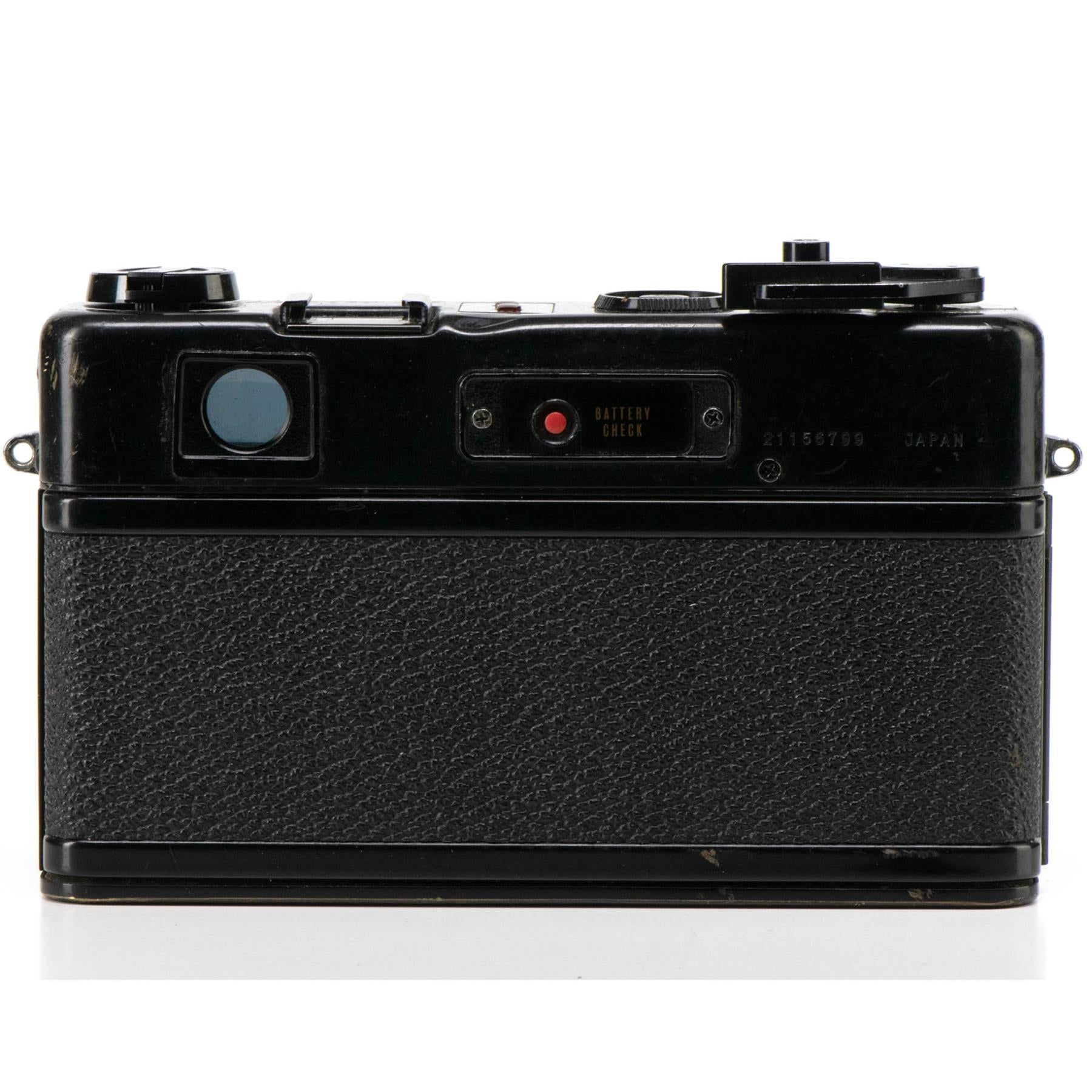 Yashica Electro 35 GT Camera | 45mm f1.7 lens | Black | Japan | 1969 Not working