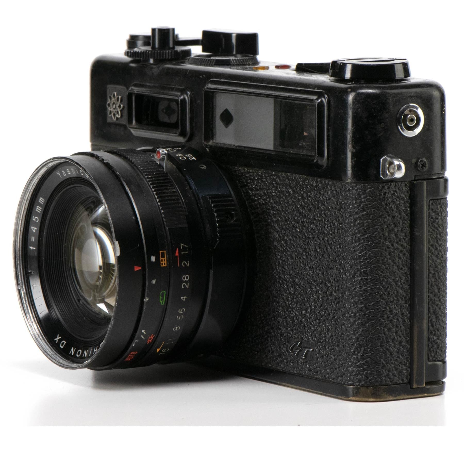 Yashica Electro 35 GT Camera | 45mm f1.7 lens | Black | Japan | 1969 Not working