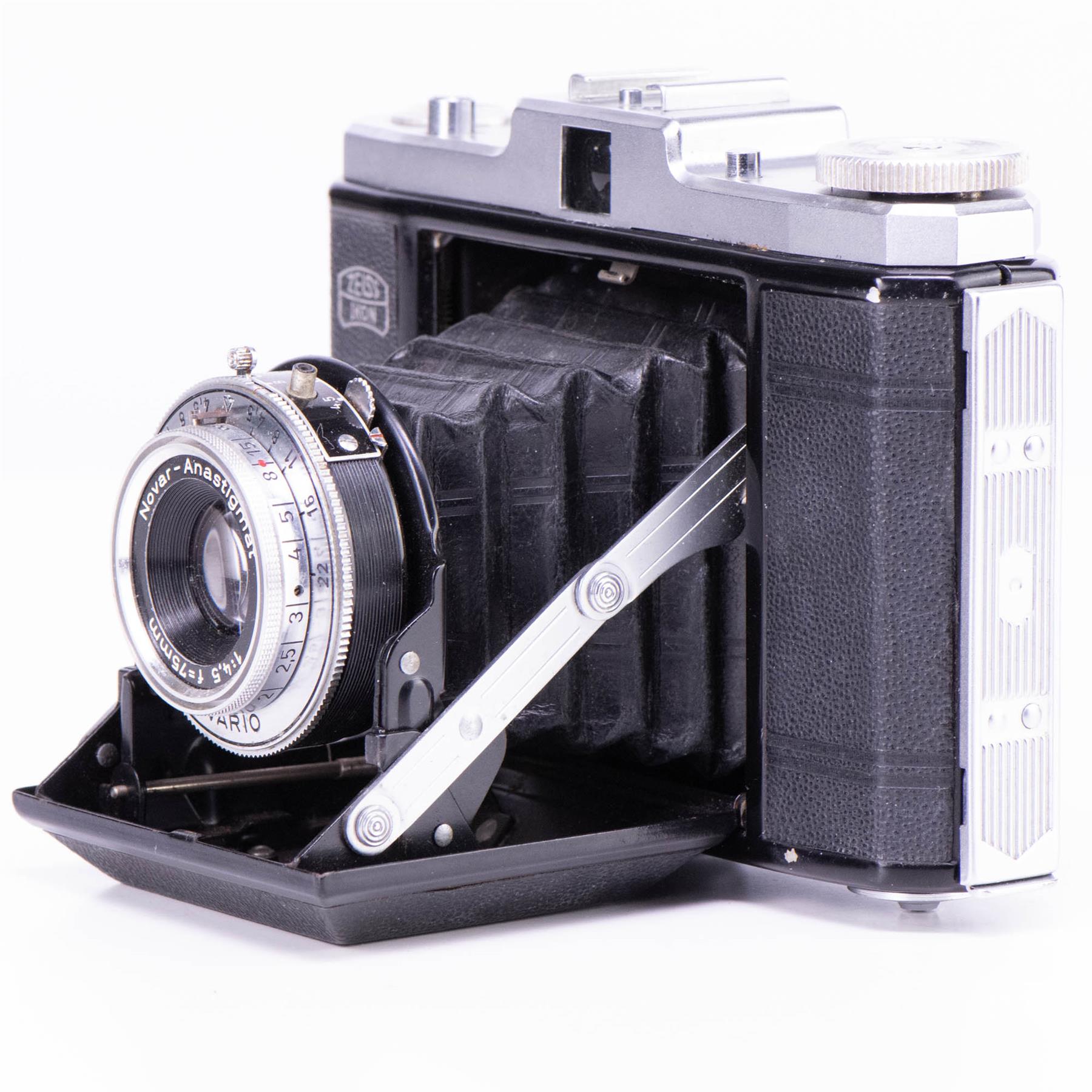 Zeiss Ikon Nettar Camera | 75mm f4.5 lens | Black | Germany | 1951 - 1957